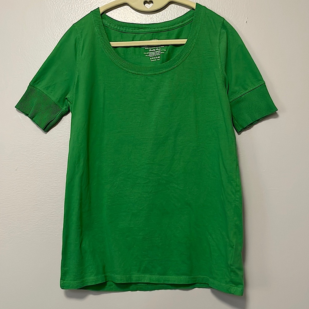 Quality Goods. Solid green short sleeve t-shirt size small 4-6